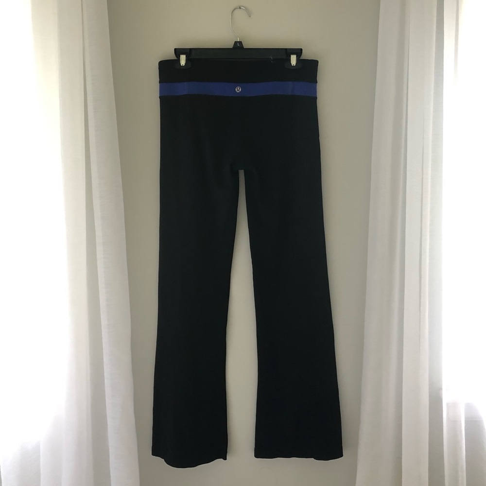 Black Lululemon wide leg yoga pants w blue stripe!